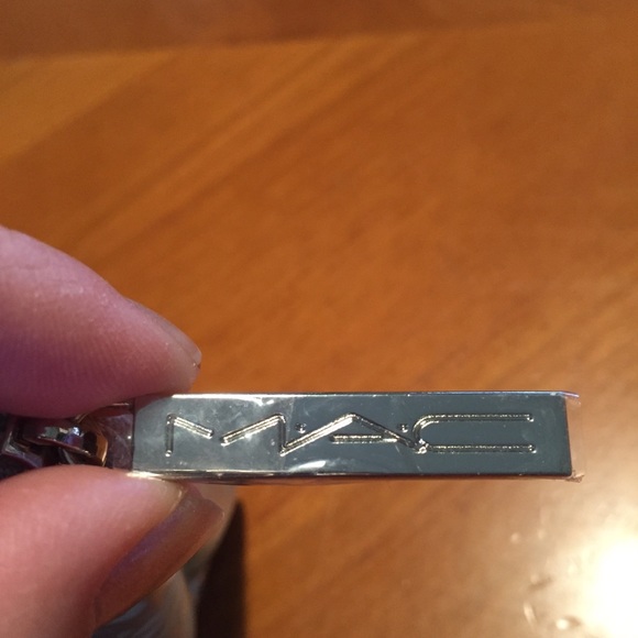 MAC Cosmetic Bag 💋 - Picture 5 of 6